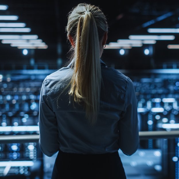 Computerraum-Rechner-Cybersecurity Cypersecurity bei TÜVIT