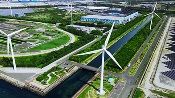 Symbolbild BEHG-Carbon-Leakage-Verordnung Industrieanlage mit Windrädern - Symbolbild BEHG-Carbon-Leakage-Verordnung