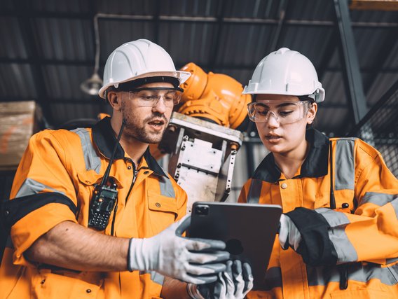 Personen im Schutzkleidung Personen im Schutzkleidung