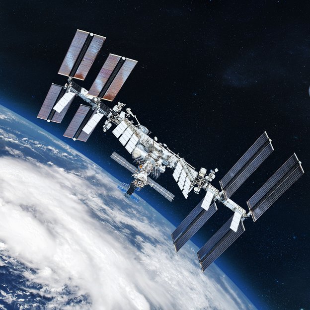 Satellit im Weltraum Satellit, der die Erde umkreist.