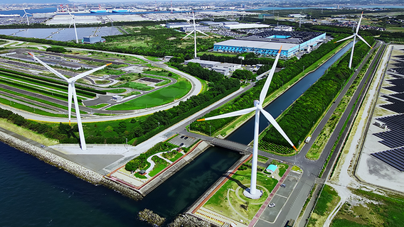 Symbolbild BEHG-Carbon-Leakage-Verordnung Industrieanlage mit Windkrafträdern - Symbolbild BEHG-Carbon-Leakage-Verordnung