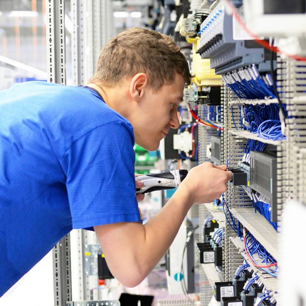 Elektrotechnik Elektrotechnik - Grundlagen für Unternehmen