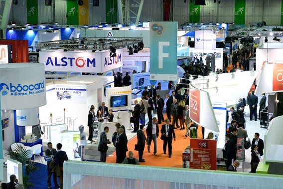 Eventbild Internationale Fachmesse mit Ausstellungsständen und Besuchern aus der Energie- und Nuklearindustrie.