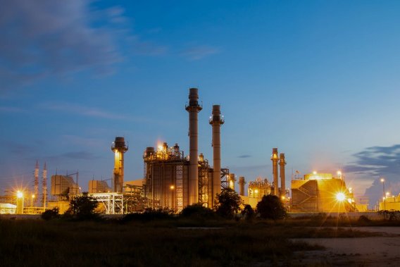 TUEV NORD Wasserstoff Kraftwerk GUD-Kraftwerk in der Abenddämmerung