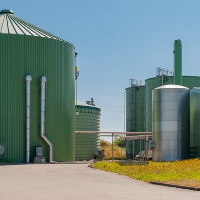 Biogasanlagen zur Stromerzeugung und Energiegewinnung aus nachhaltiger Biomasse Biogasanlagen zur Stromerzeugung und Energiegewinnung aus nachhaltiger Biomasse